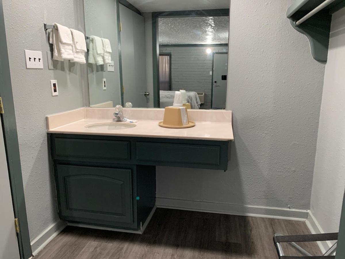 Stratford Inn Tyler Εξωτερικό φωτογραφία