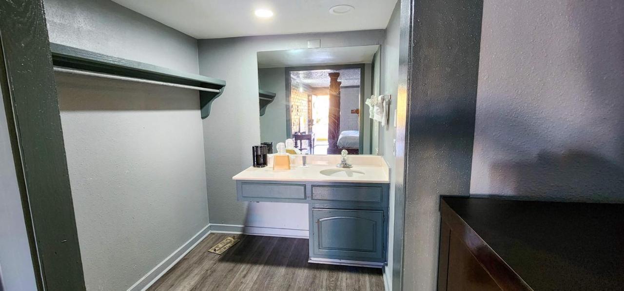 Stratford Inn Tyler Εξωτερικό φωτογραφία