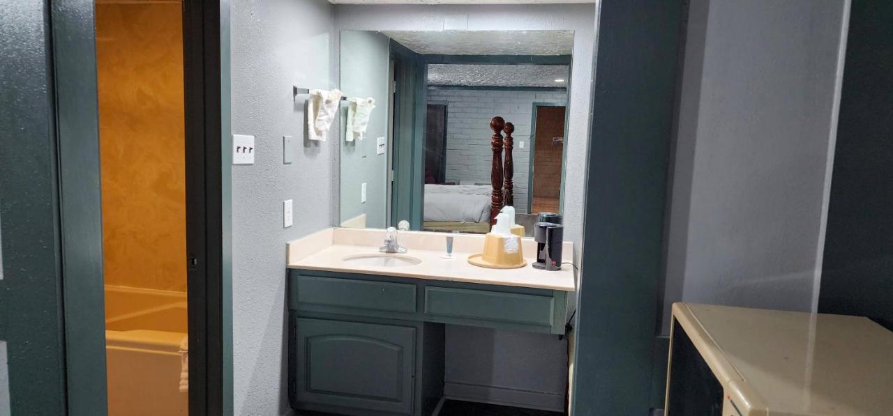 Stratford Inn Tyler Εξωτερικό φωτογραφία